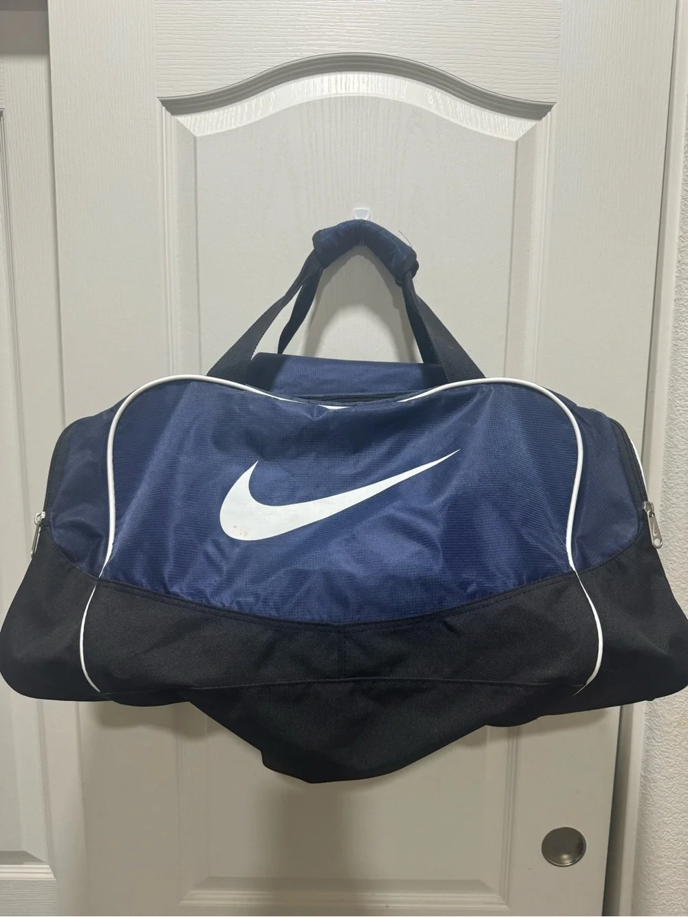 Nike Blue Black Medium Duffel Gym Bag Travel Sports Training Weekend Unisex